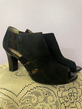 Women's Black Suede Peep-Toe Heel Booties life stride brand size 7.5